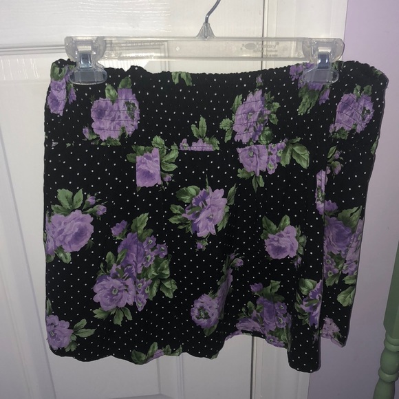 Dresses & Skirts - GIRLY black skirt with purple floral detail